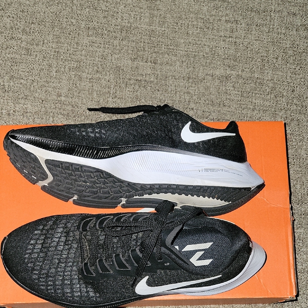 NIKE WOMENS AIR ZOOM PEGASUS SZ 7 WORN A FEW TIMWS GREAT CONDITION